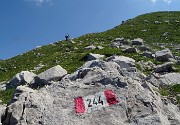 36 Proseguiamo sul sent. 244 salendo oltre il Passo di Corna Piana